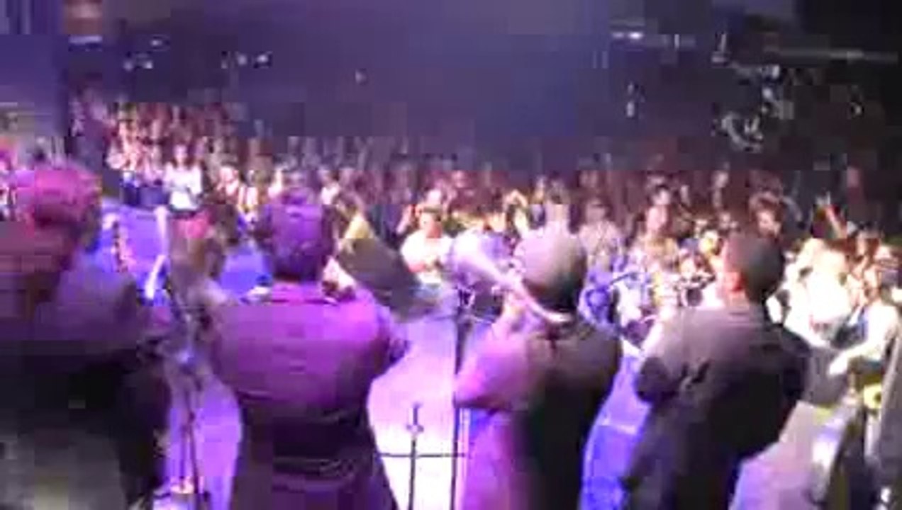 Maika Sitté, con Freedonia.  Beggin You. Cuando el corazón se vuelve melodía. ¡¡¡FANTÁSTICOS!!!