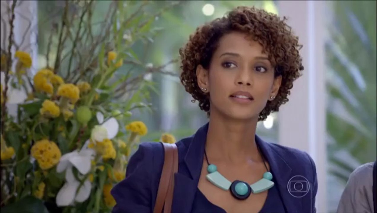 Verônica sente ciúmes de Jonas e Pamela