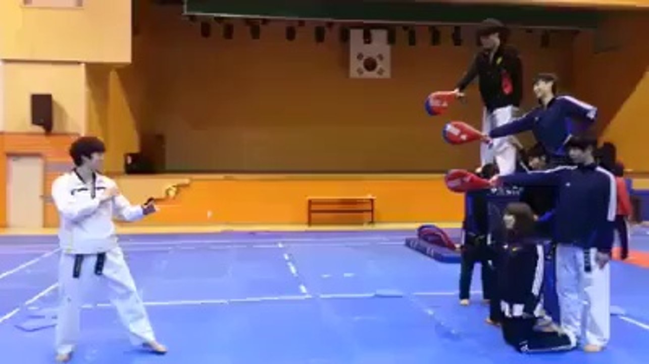 HELICOPTER KICK
