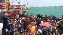 Sicilia - Arrestati tre scafisti egiziani, responsabili dello sbarco di 435 migranti (24.05.14)