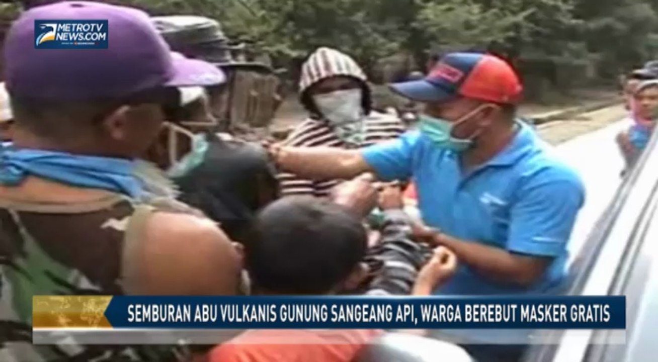 Korban Semburan Abu Vulkanis Gunung Sangeang Api Berebut Masker