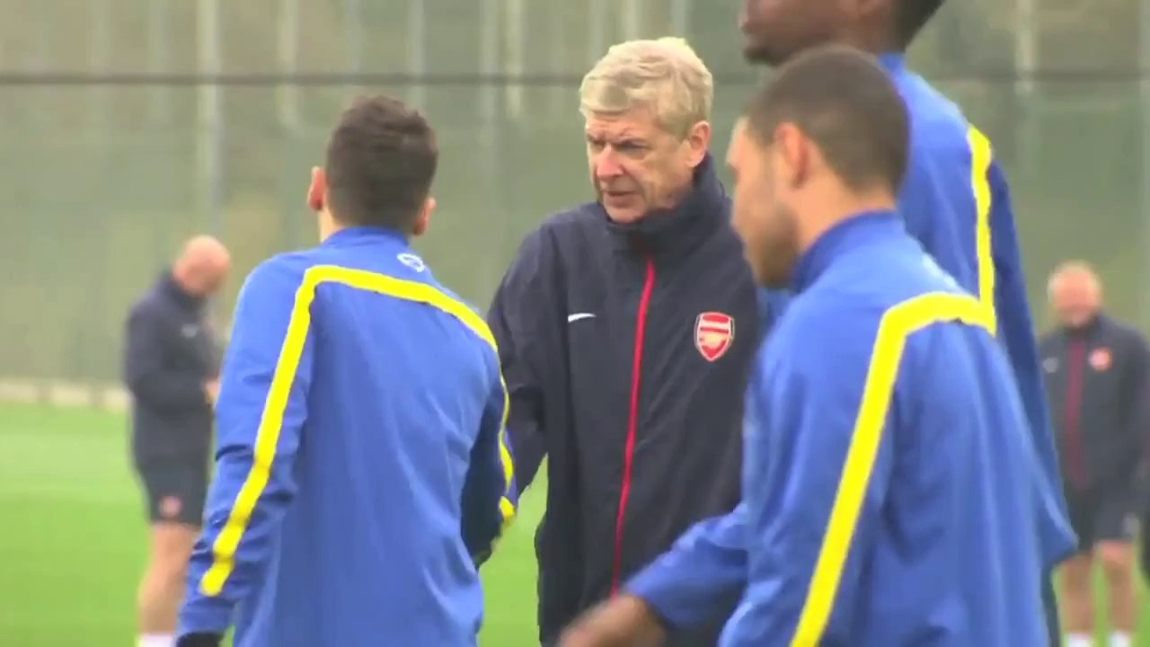 Arsenal train before departure to Munich