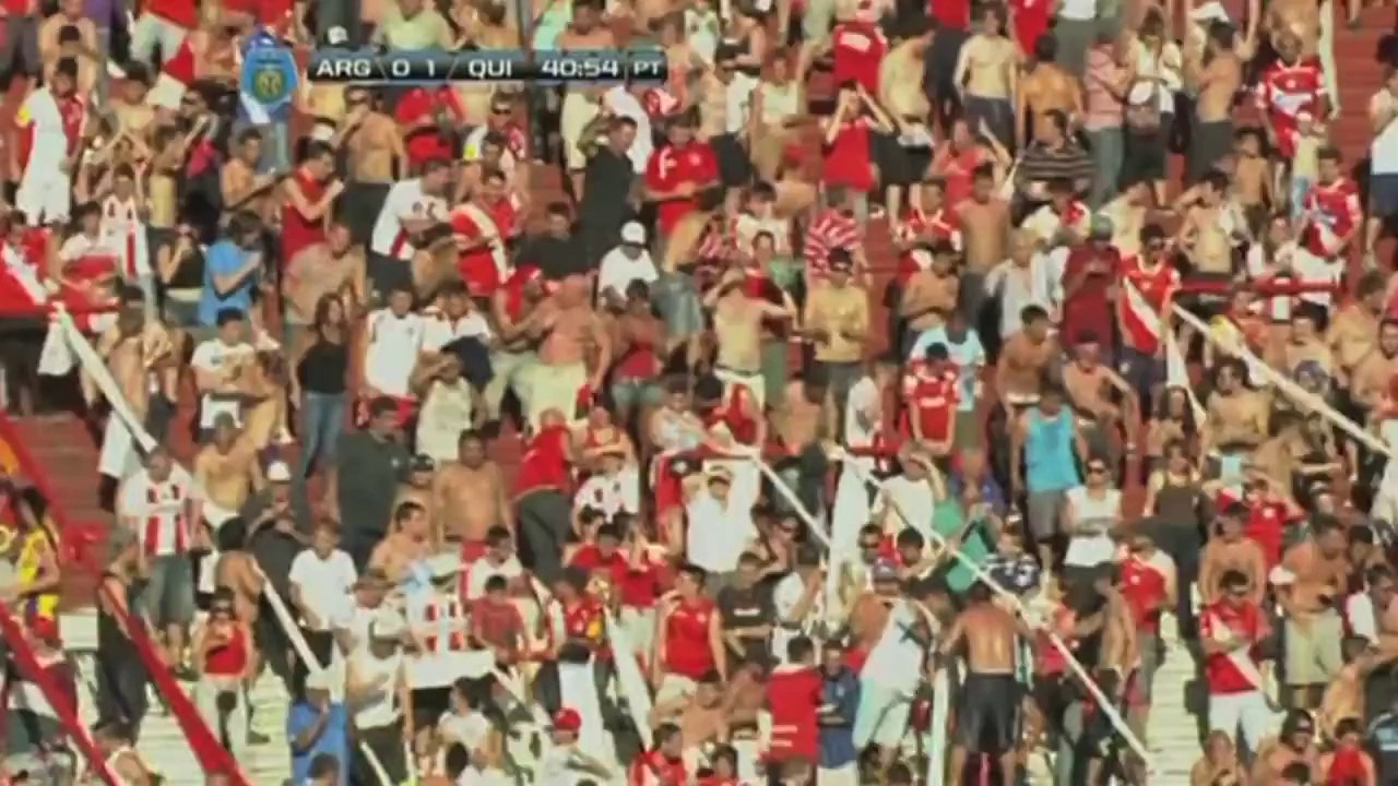 Youngster Gomez scores sensational 35 yard volley!