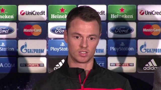 Moyes defends Rooney following Ferguson criticism