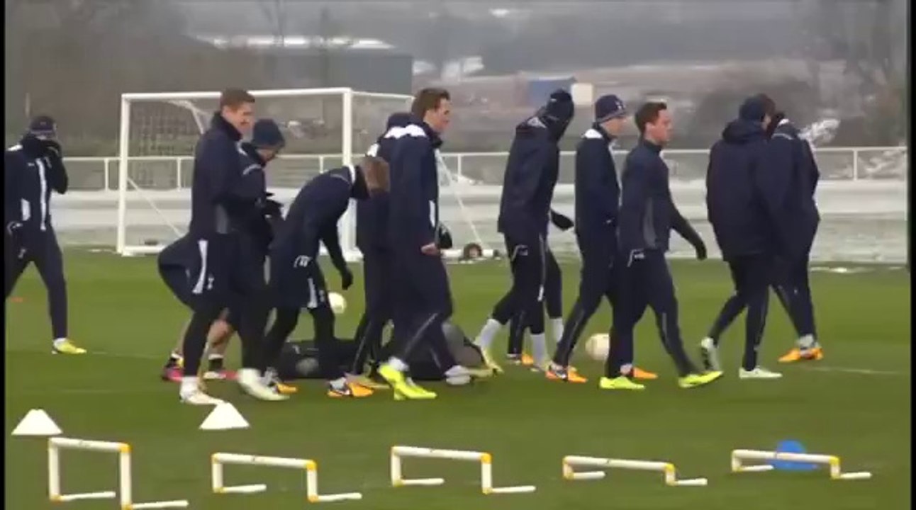 Tottenham v Lyon - Gareth Bale, Lewis Holtby, Arron Lennon and Spurs team training | Europa League
