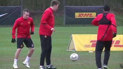 Manchester United v Ajax - Cleverley learns from experienced players | Europa League 2012