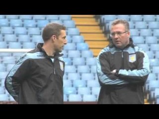 Aston Villa, UFFICIALE Benteke rinnova