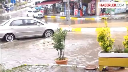Sağanak Yağış Su Baskınlarına Neden Oldu