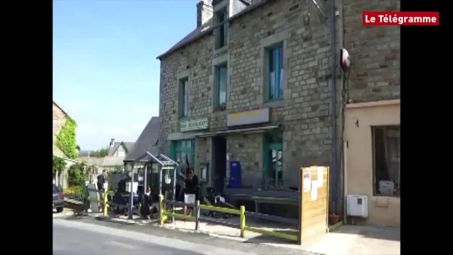 Saint-Gouéno (22). La cheminée s'effondre sur un barnum : deux blessés