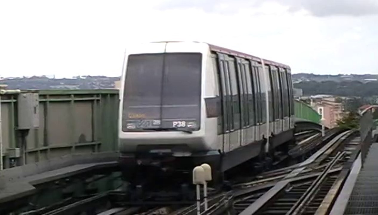 VAL208 : Arrivée à la station Jolimont sur la ligne A du métro de Toulouse