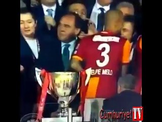 Melo TFF Başkanı Demirören'in elini sıkmadı