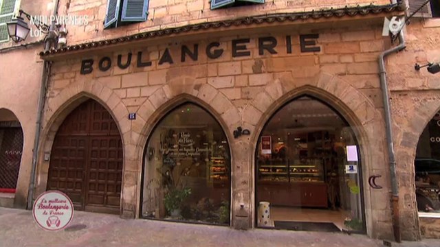 Un chat se prend une porte dans La meilleure Boulangerie sur M6