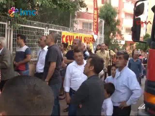 Dut almak istedi, demir parmaklıklar koluna saplandı
