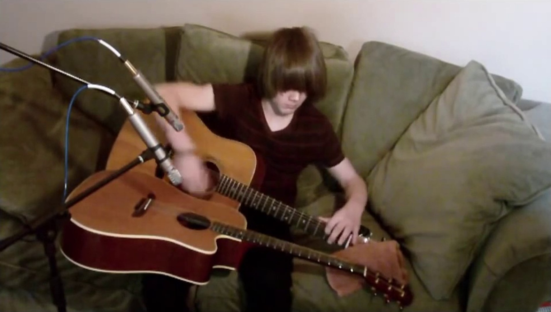 Un gamin surdoué joue sur 2 guitares - cover de Andy McKee! - Vidéo  Dailymotion