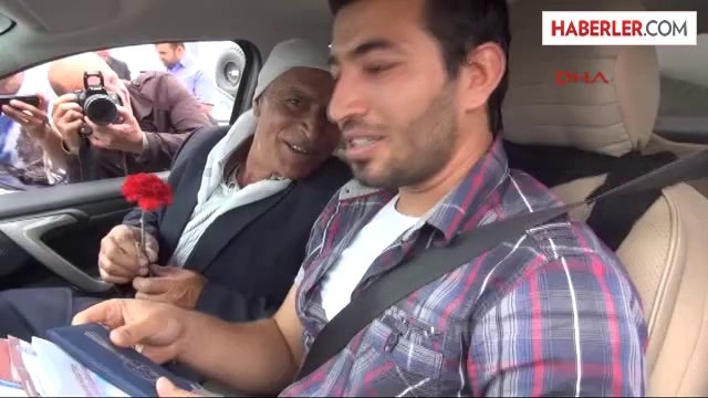 Şırnak'ta Polis, Jandarma ve Zabıta Sürücülere Karanfil Dağıttı