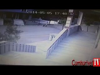 Bebeğini çöp konteynerine böyle attı