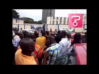 La police gaze et arrete des militants du FPI à Abidjan