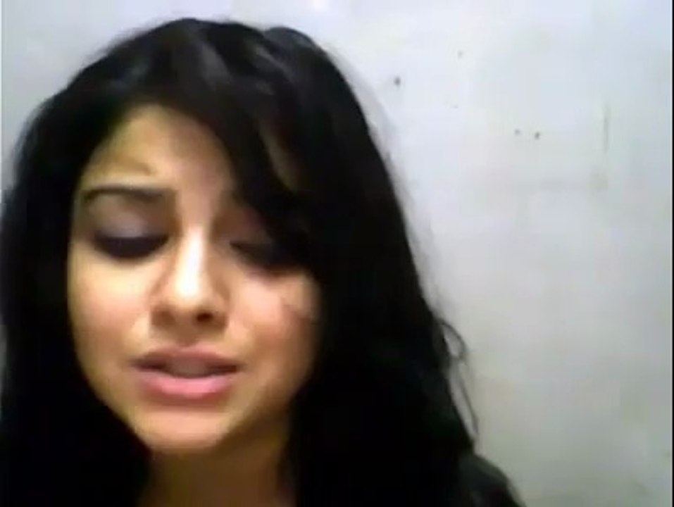 Kaisi hai meri awaz nice singing.