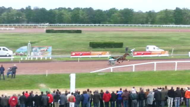 Course cheval contre vélo : le cycliste l'emporte au Mans