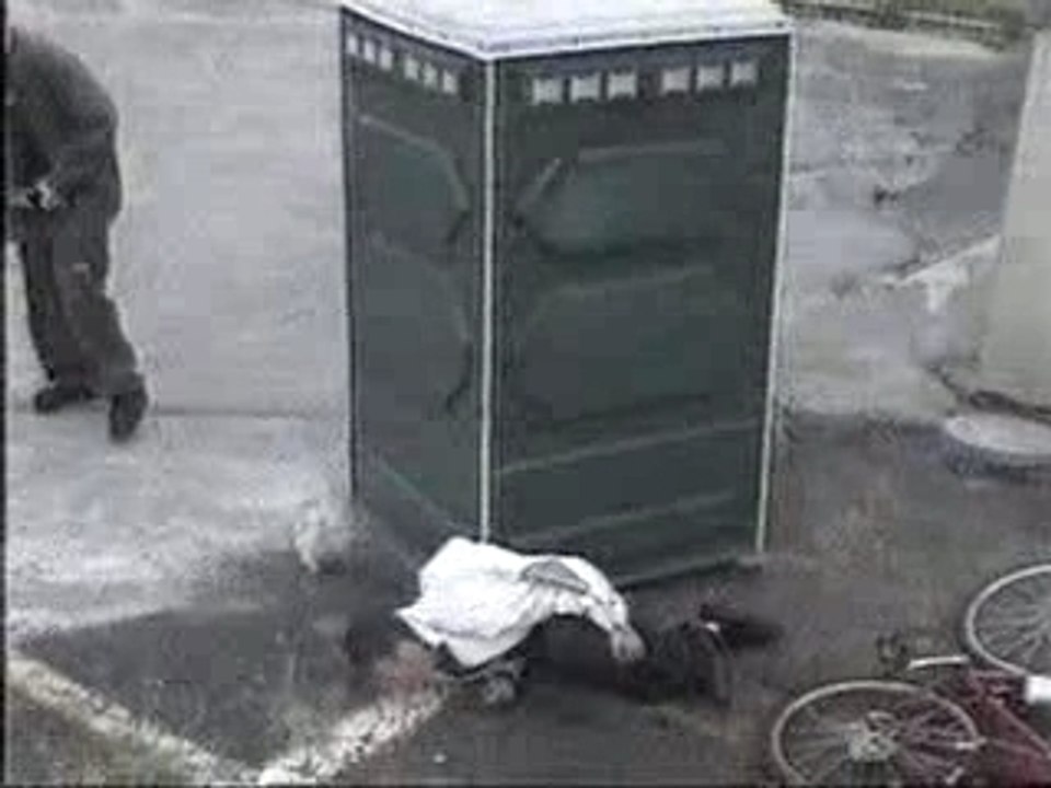 Jackass : Chute de vélo avec les wc