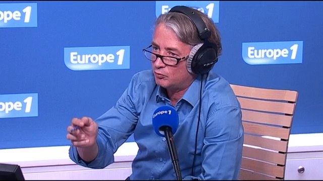 Je me souviens d’un avion américain lançant des fusées de signalisation ce 8 mai 1945