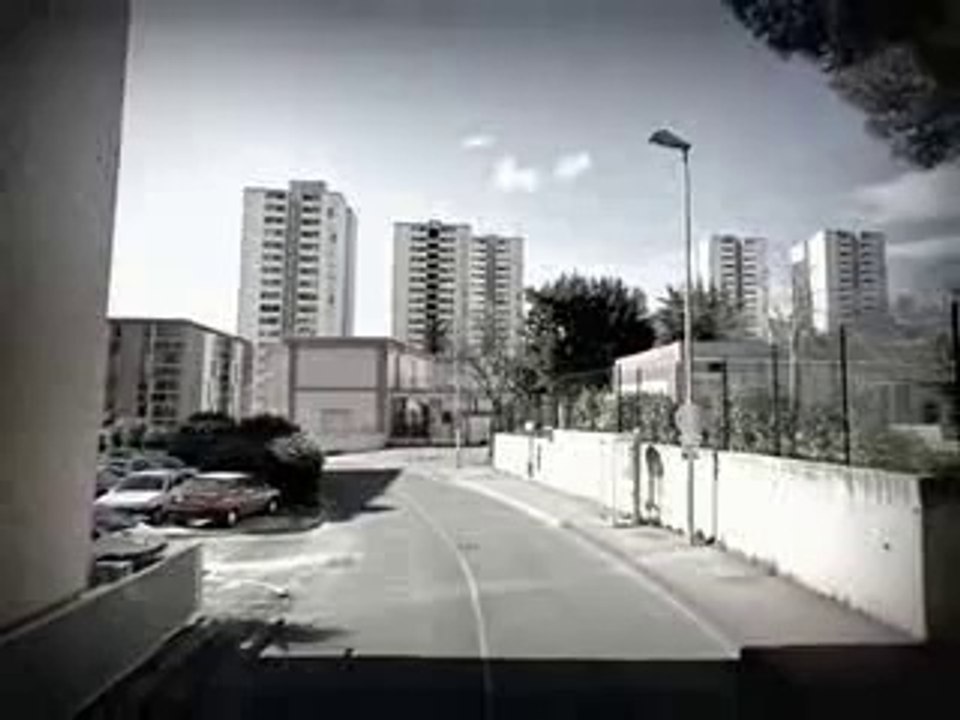 Toulon (83) : visite de la cité "La Beaucaire"