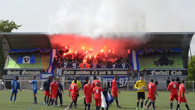 Crazy soccer fans during non-professional game! Amazing PSG tifo!