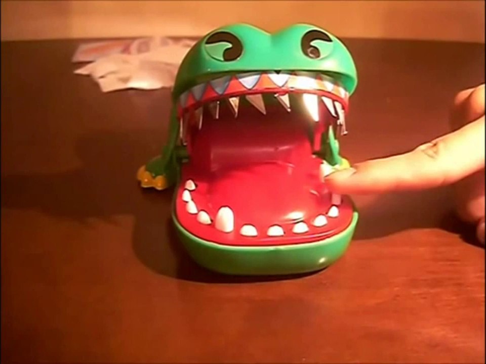 The most Dangerous toy : Croc with scalpel blades! Wanna play??!