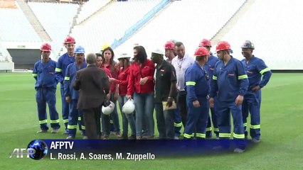 Dilma visita Itaquerão ainda em obras