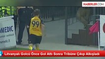 Litvanyalı Golcü Önce Gol Attı Sonra Tribüne Çıkıp Alkışladı