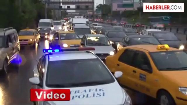 Yağmur Trafik Kazalarını da Beraberinde Getirdi