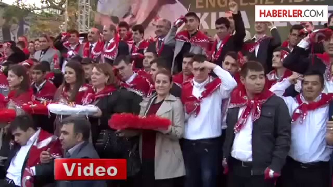 Engelli Kınalı Kuzulara Eğlence