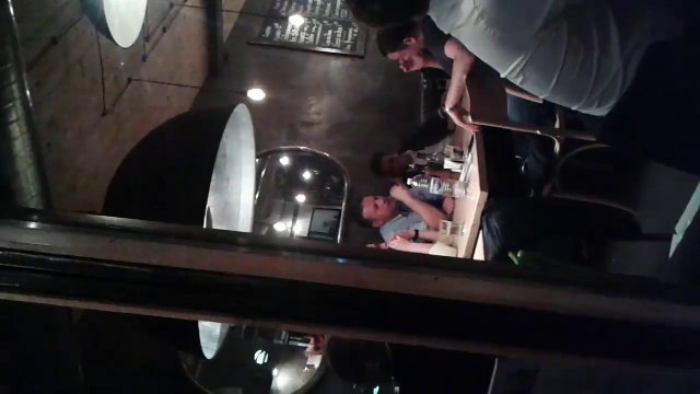 ПИК ТВ! Юксел в заведение /папарашко видео/