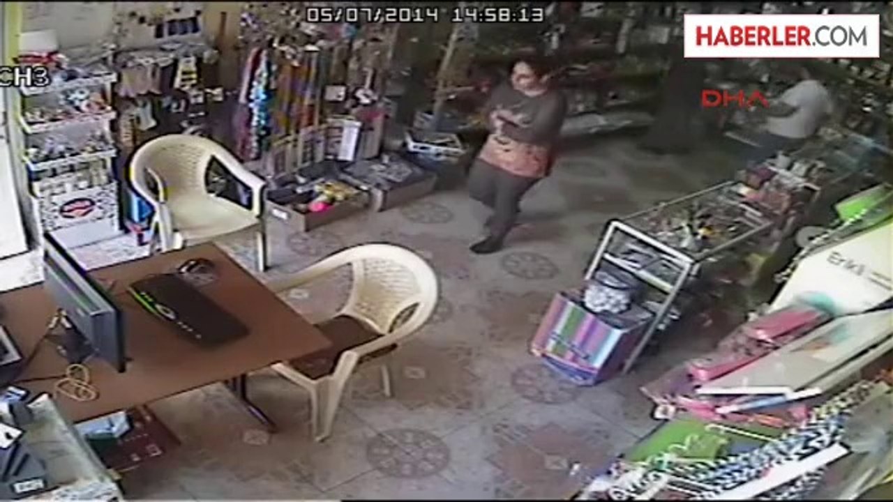 Adana'da Alış Veriş Yapma Bahanesi ile Kırtasiye Dükkanına Giren 30 Yaşındaki Cumali Nacar ile Evli...