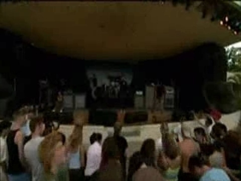 Deftones - Feiticeira (Live In Hawaii)