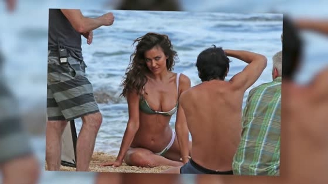 Irina Shayk s'amuse tout en travaillant pendant une séance photo à Hawaï
