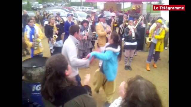 Carantec (29). Les fanfares sous le crachin mais dans la joie !