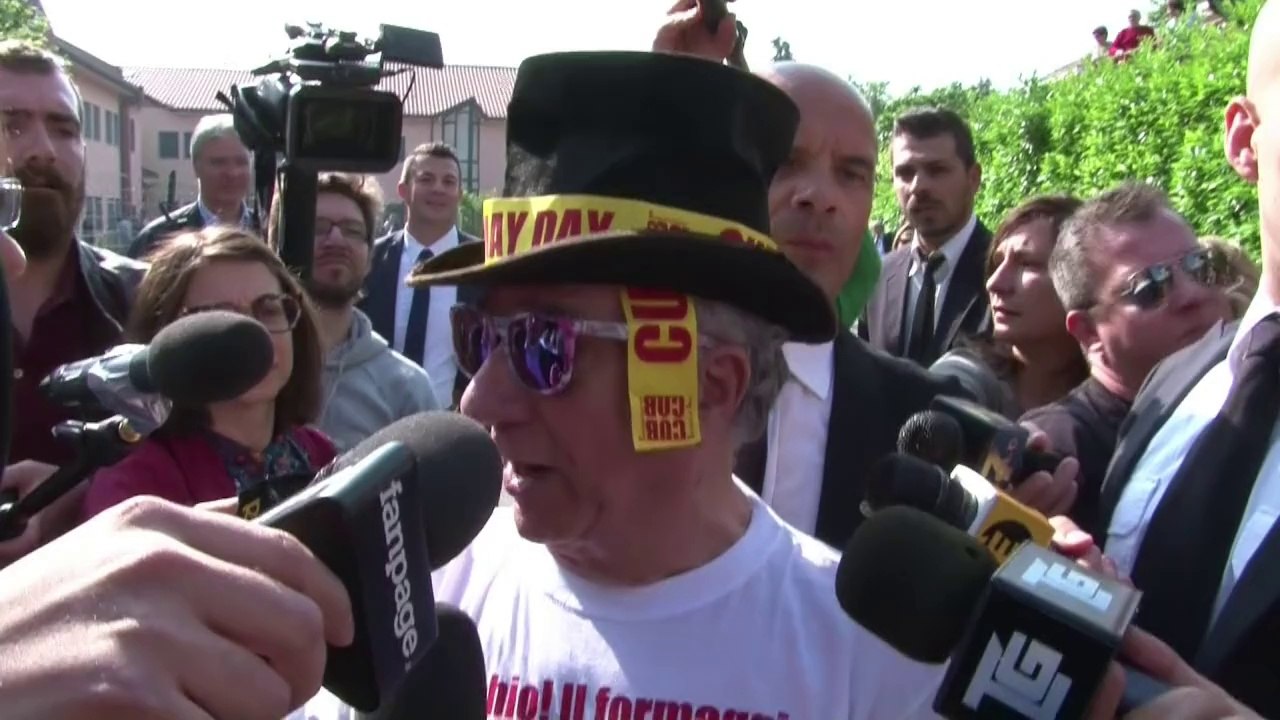 Berlusconi começa a cumprir pena