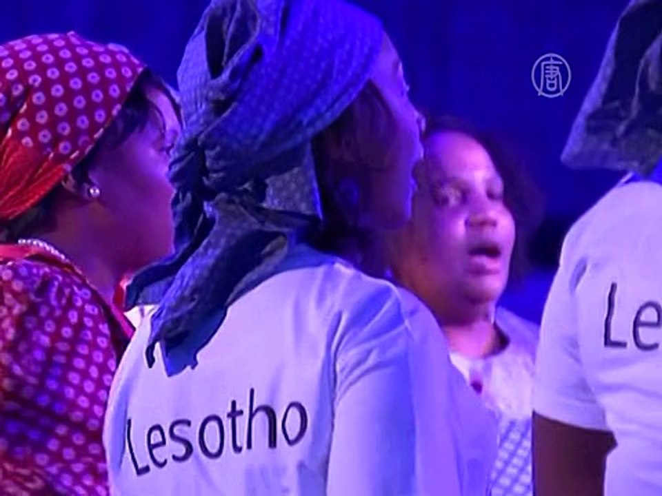 Принц Гарри помогает детям Африки