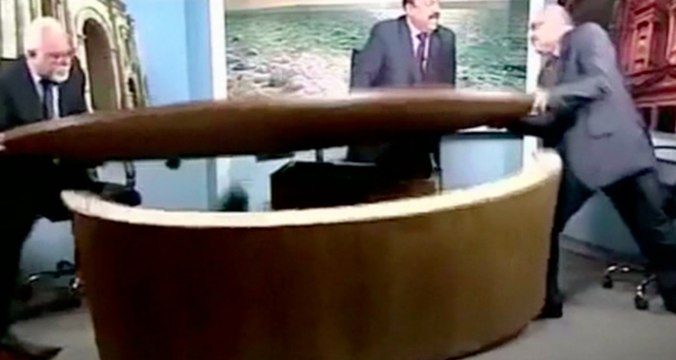 Jordanie : Bagarre entre deux journalistes - ZAPPING ACTU DU 09/05/2014