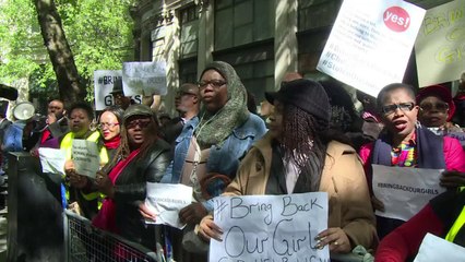 Mundo pede: ‘bring back our girls’