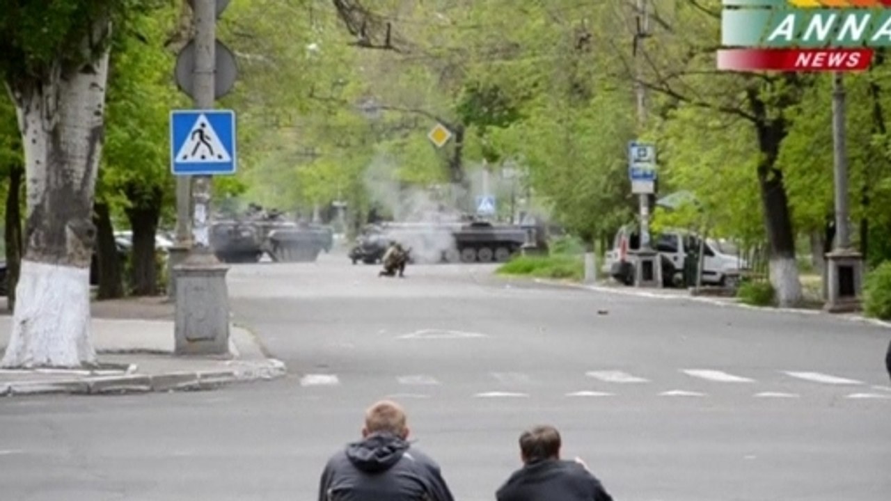 Heavy gunfire rocks eastern Ukrainian city of Mariupol