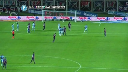 Navarro scores sensational 30 yard free kick!