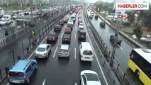 Sabahtan Beri Devam Eden Sağanak Yağışa Maddi Hasarlı Trafik