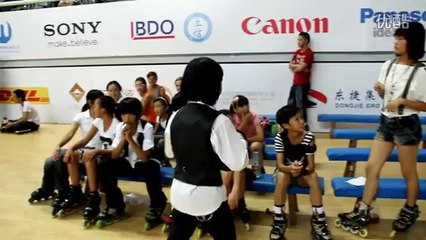 Amazing Chinese Girl Has Skating Skills