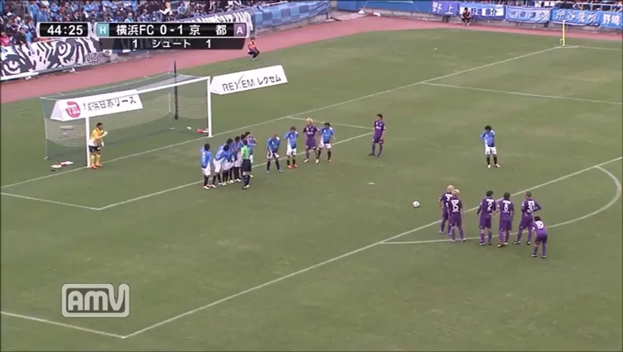 Funny free kick in Japan