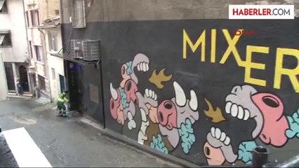 Tophane'de Sanat Galerisine Saldırı