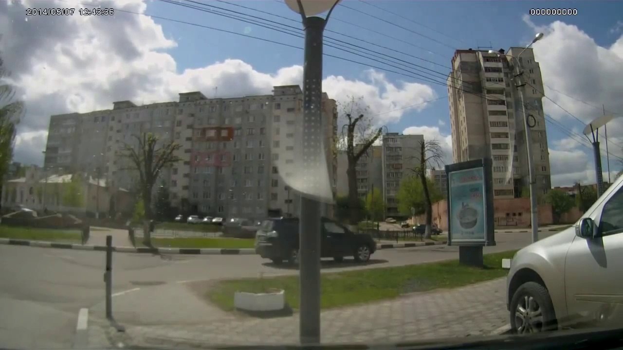 Le pire conducteur du monde : marche arrière catastrophique!