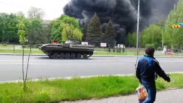 Ukrainian Army Attack Mariupol Мариуполь 09 05 2014