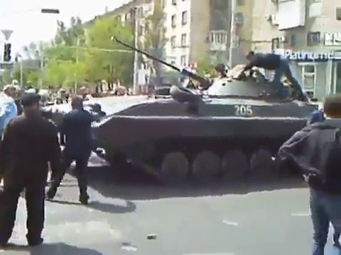 Ukraine Army vs Civilians in Mariupol Мариуполь 09 05 14